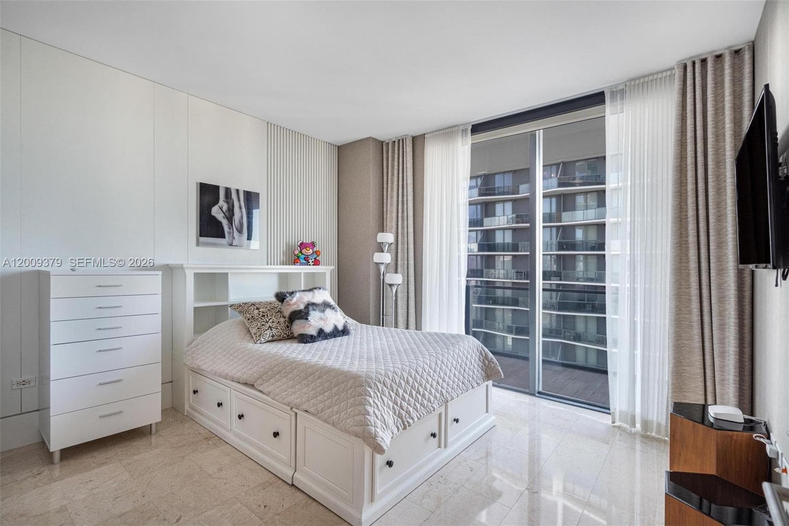 88 SW 7th St # 3801, Miami FL 33130 — 32