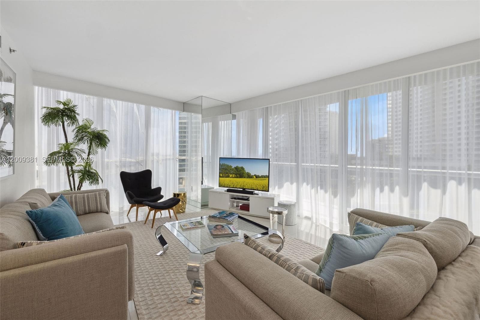 465 Brickell Ave # 701, Miami FL 33131 — 12