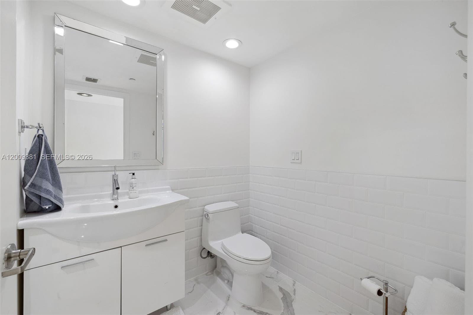 465 Brickell Ave # 701, Miami FL 33131 — 38