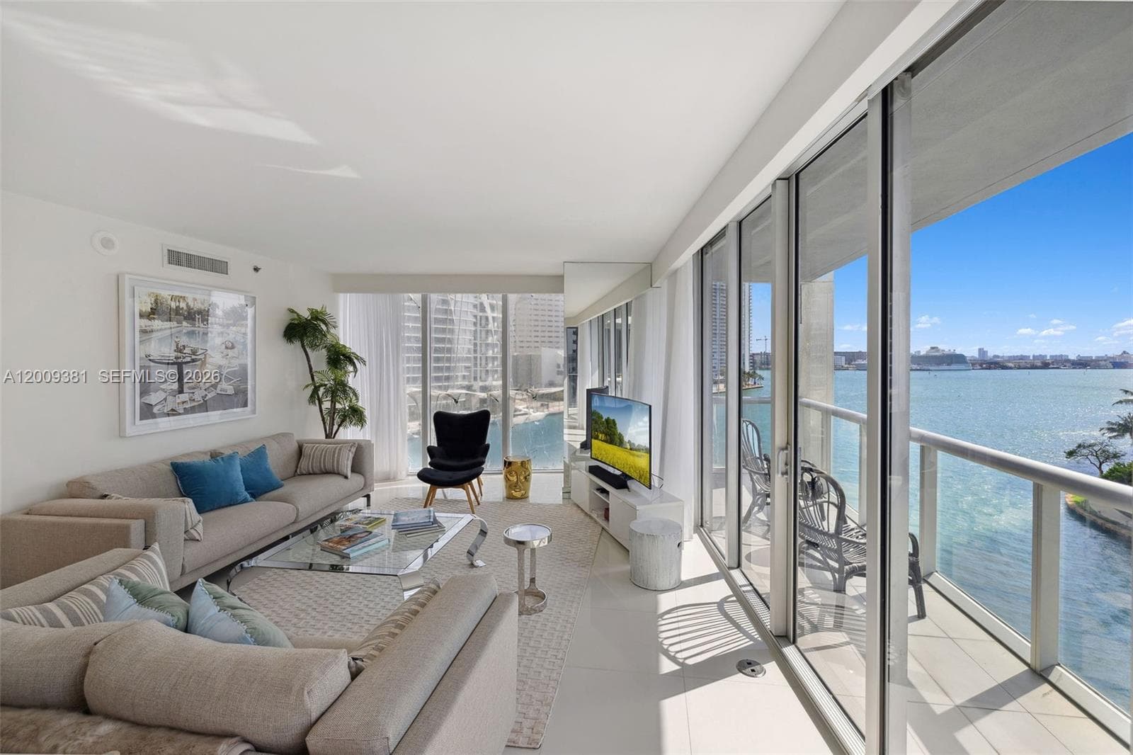 465 Brickell Ave # 701, Miami FL 33131 — 10