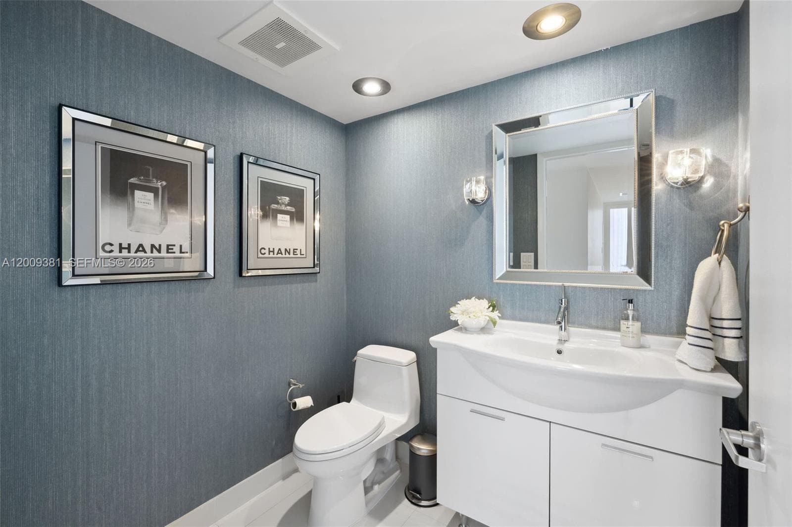 465 Brickell Ave # 701, Miami FL 33131 — 40