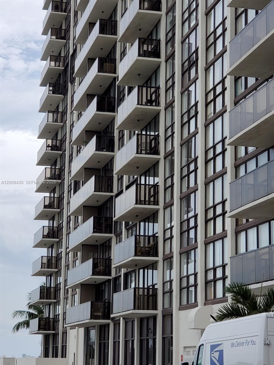 600 NE 36th St # 1109, Miami FL 33137 — 44