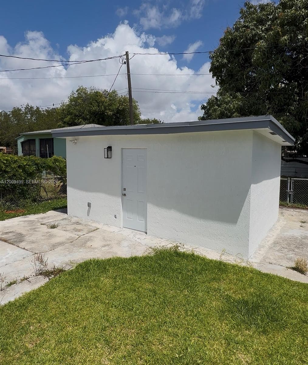 1221 NW 75th St # 0, Miami FL 33147 — 23