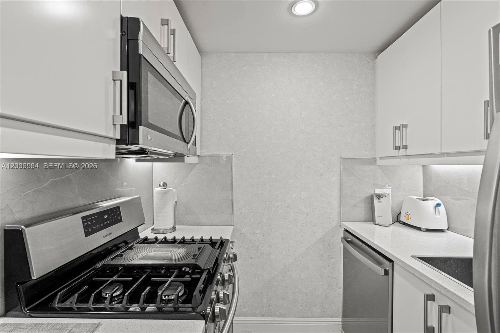915 Jefferson Ave # 2E, Miami Beach FL 33139 — 9