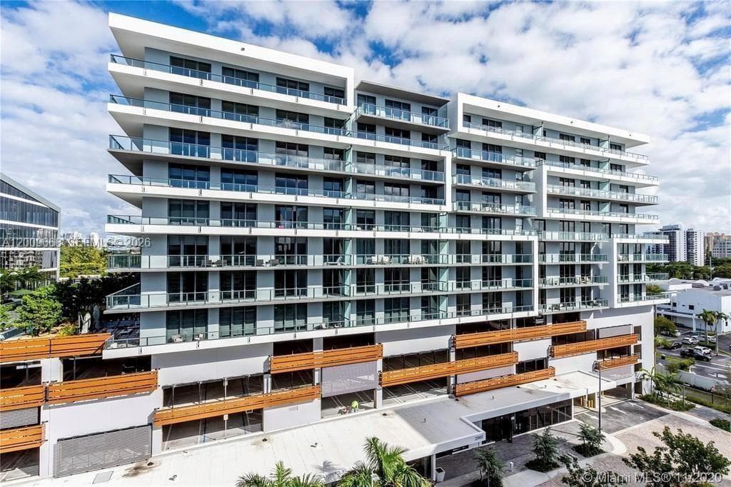 2960 NE 207th St # 904, Aventura FL 33180 — 35