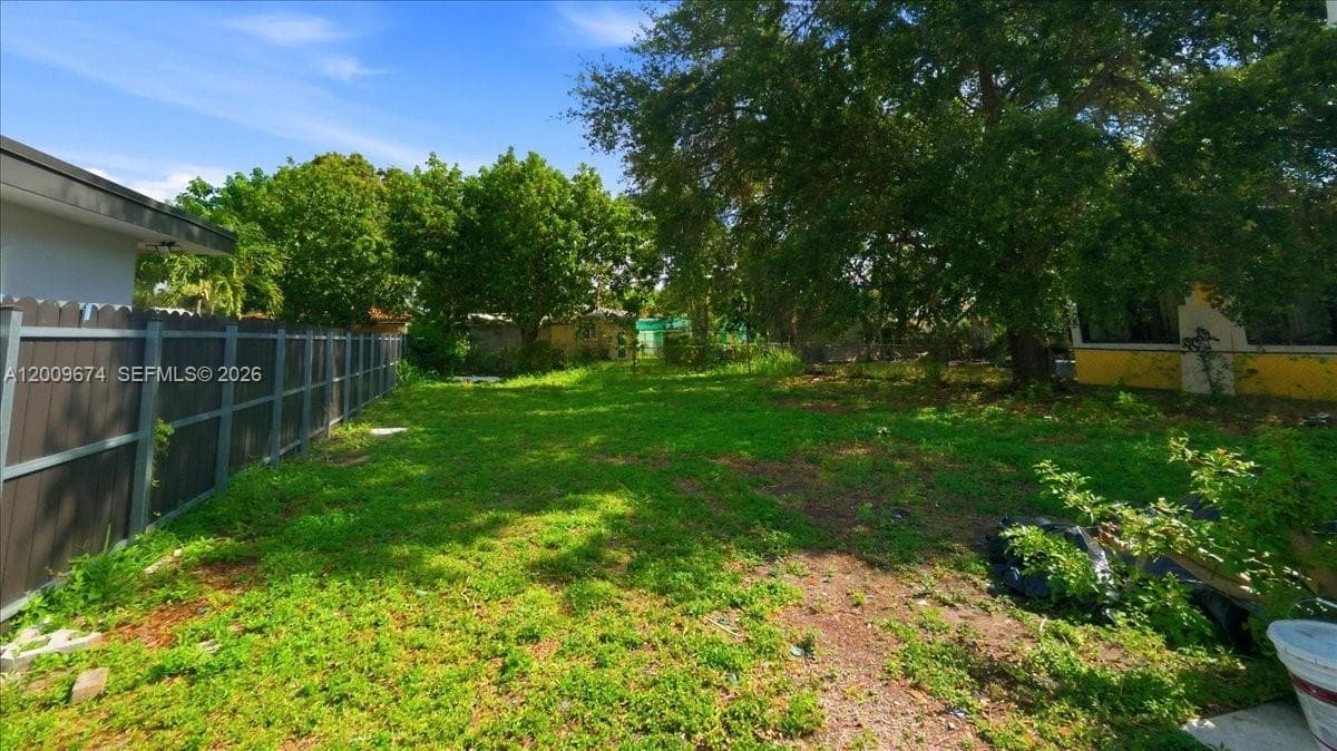 2129 NW 59th St, Miami FL 33142 — 23