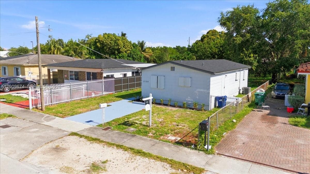 2129 NW 59th St, Miami FL 33142 — 25