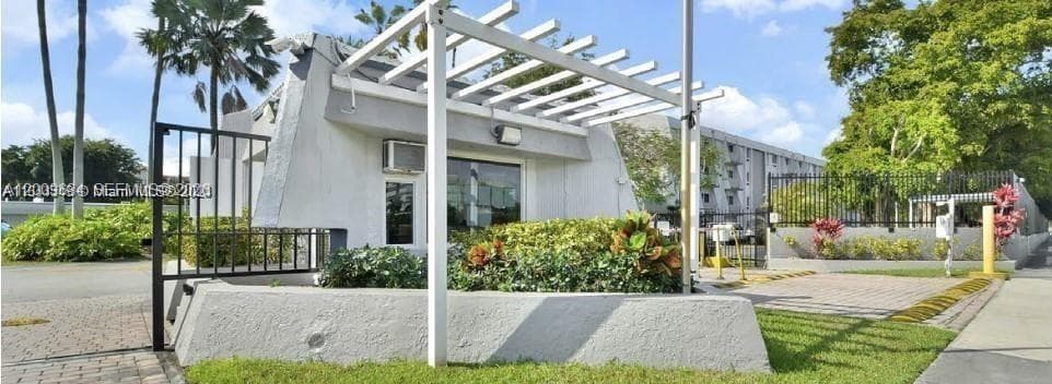 10820 SW 200th dr OFC, Cutler Bay FL 33157 — 8