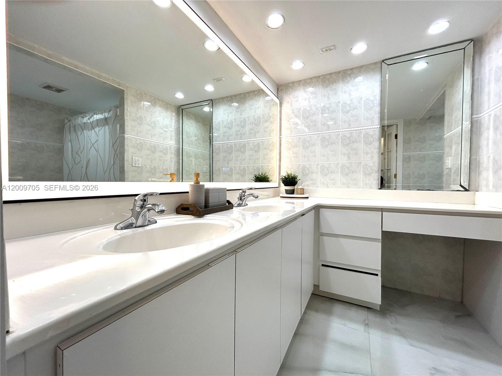 6039 Collins Ave # 1507, Miami Beach FL 33140 — 13