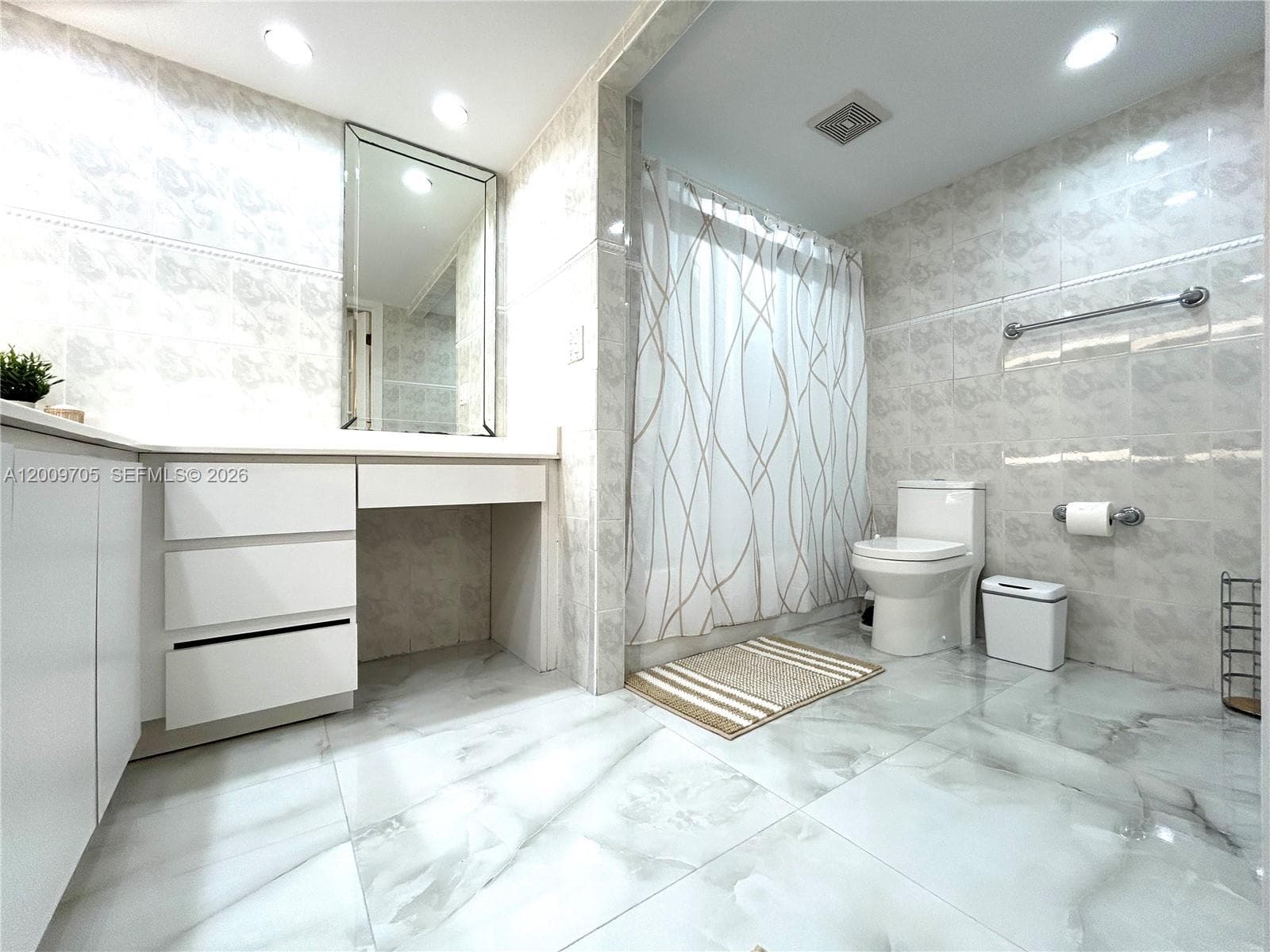 6039 Collins Ave # 1507, Miami Beach FL 33140 — 12