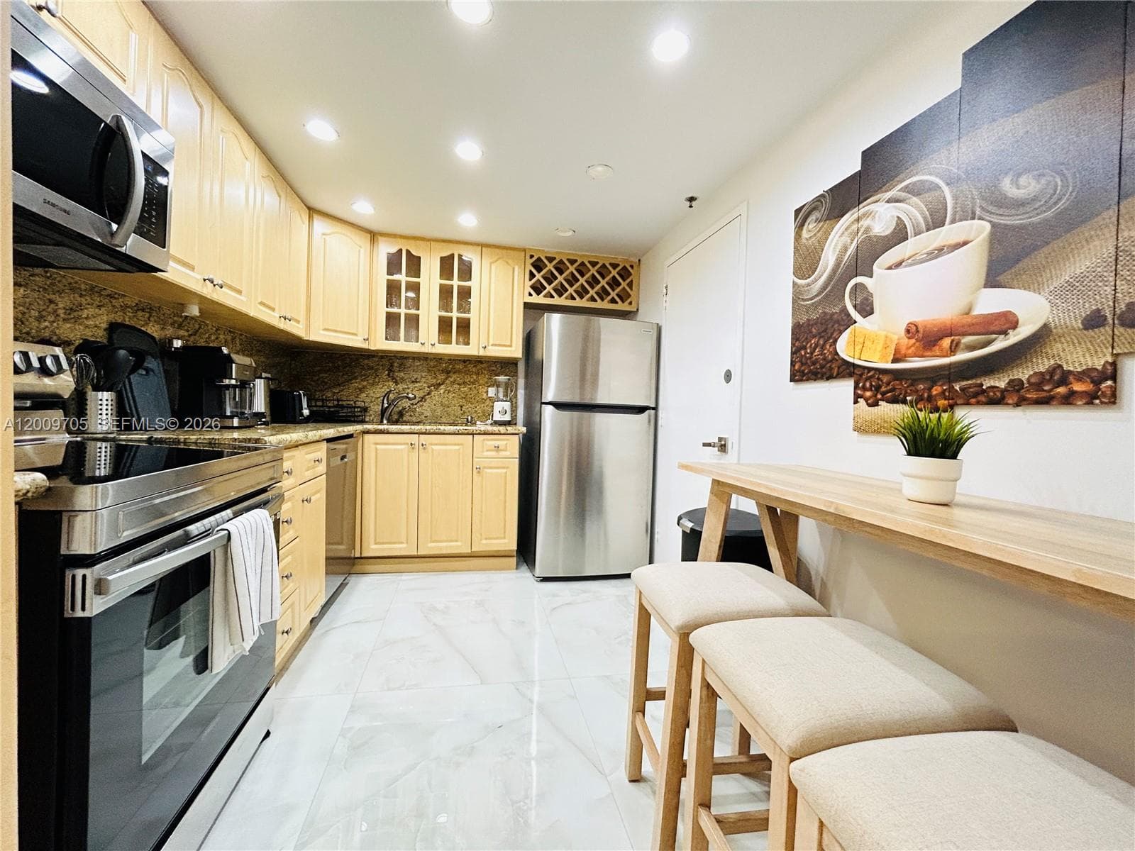 6039 Collins Ave # 1507, Miami Beach FL 33140 — 7