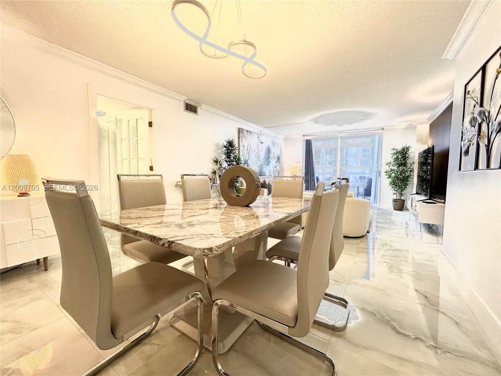 6039 Collins Ave # 1507, Miami Beach FL 33140 — 5
