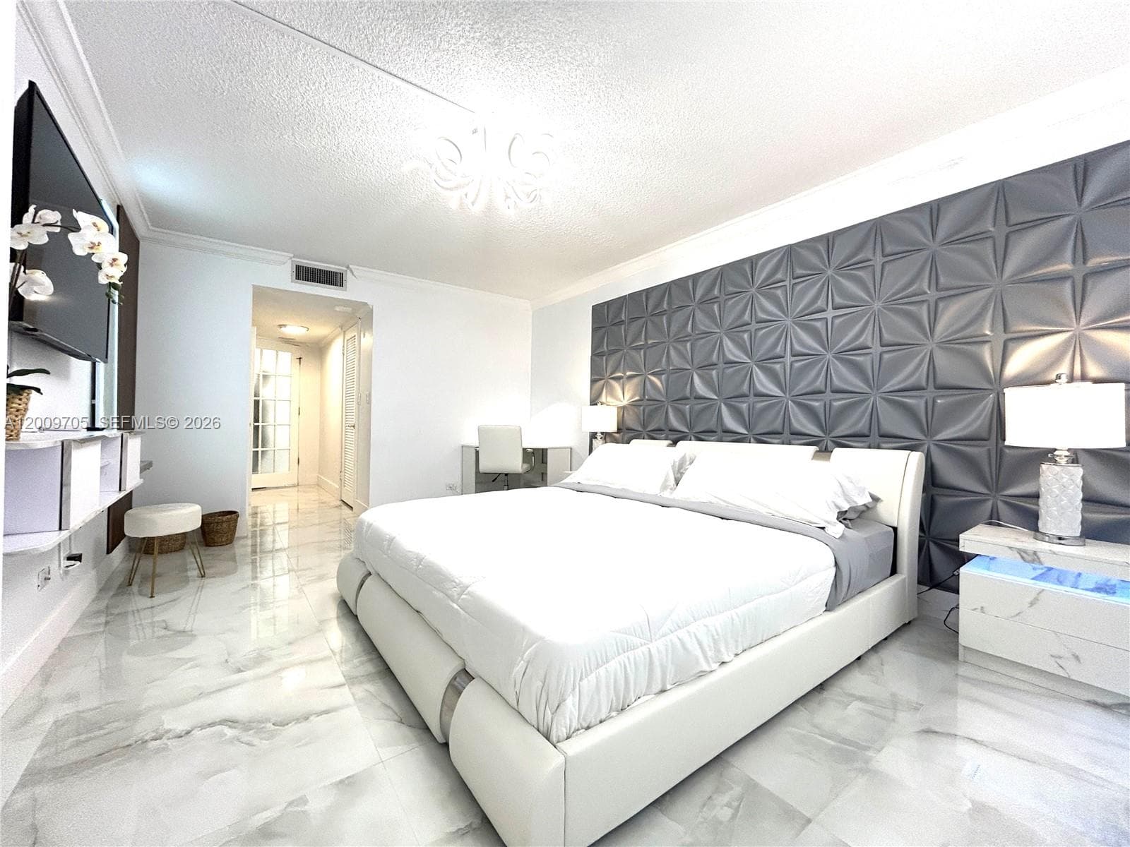 6039 Collins Ave # 1507, Miami Beach FL 33140 — 15