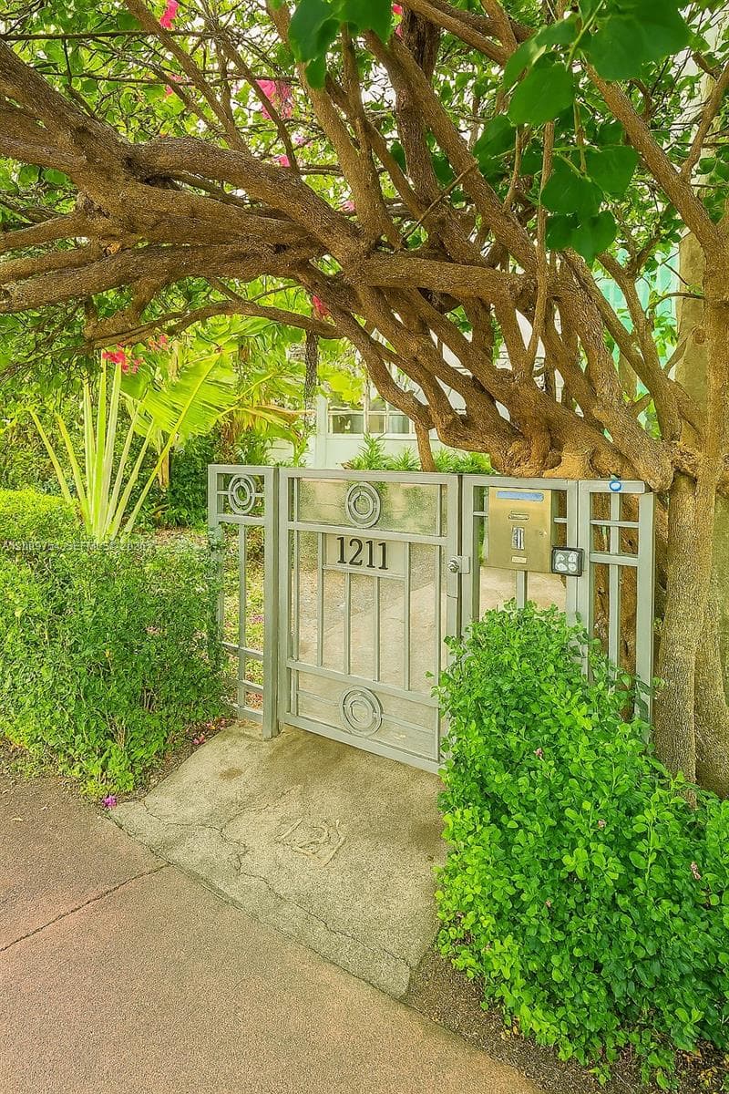 1211 Pennsylvania Ave # B1, Miami Beach FL 33139 — 1