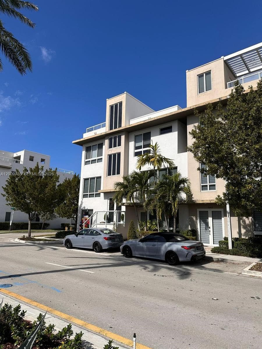 10471 NW 66th St, Doral FL 33178 — 2