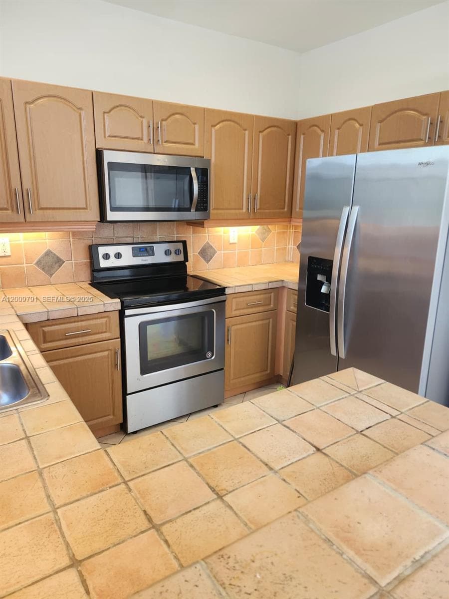 11425 NW 76th Ter # 0, Doral FL 33178 — 10