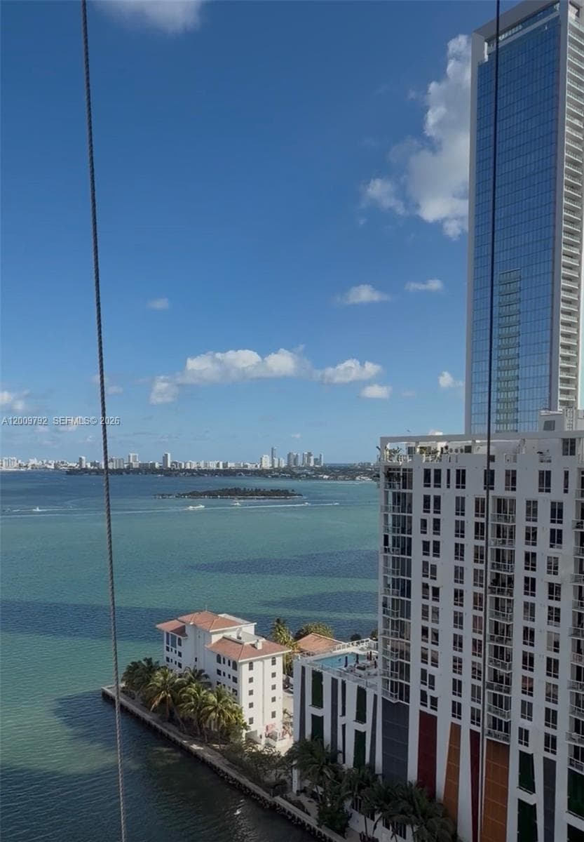 460 NE 28th St # 2001, Miami FL 33137 — 49