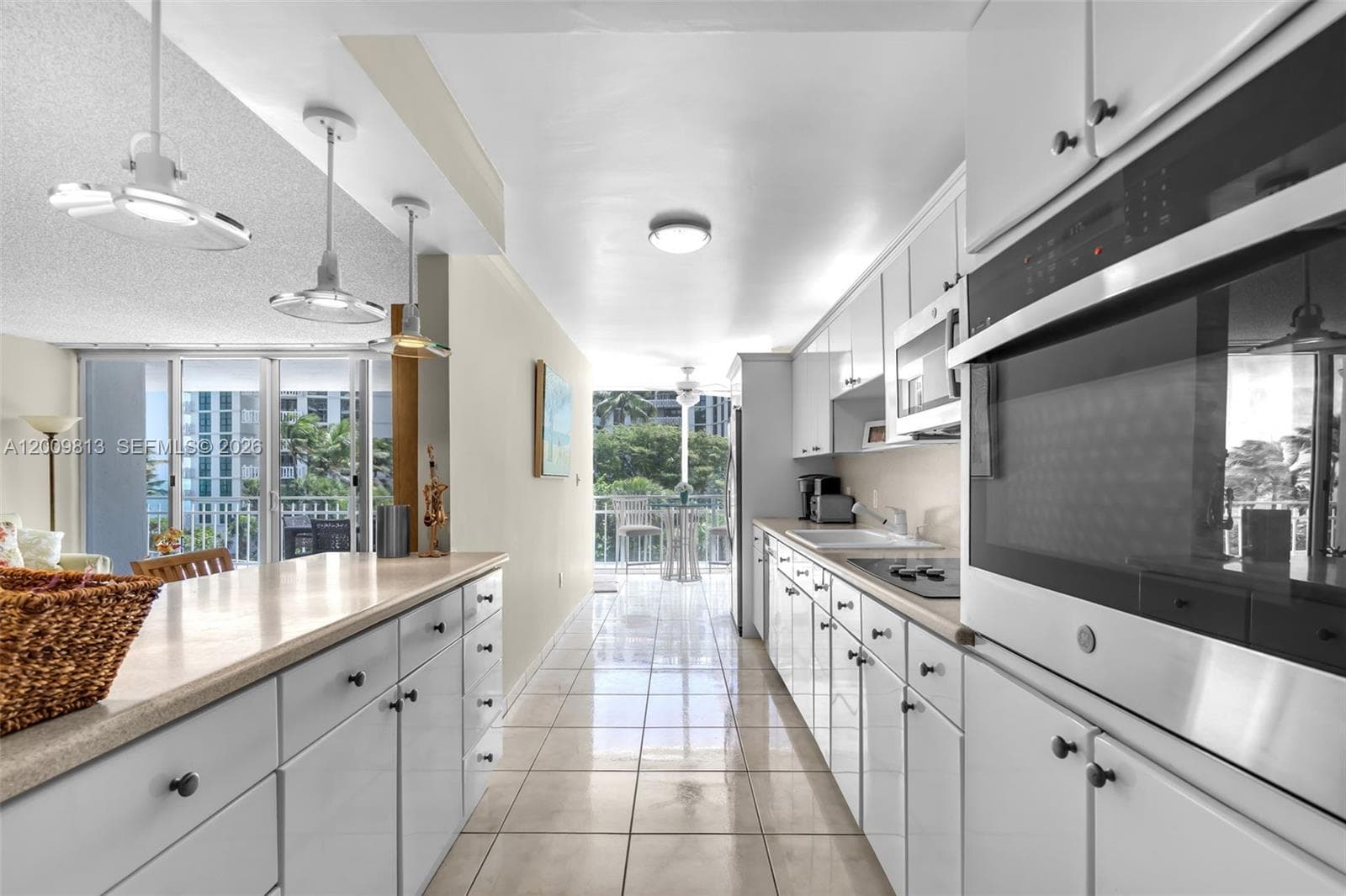 600 Grapetree Dr, Key Biscayne FL 33149 — 17