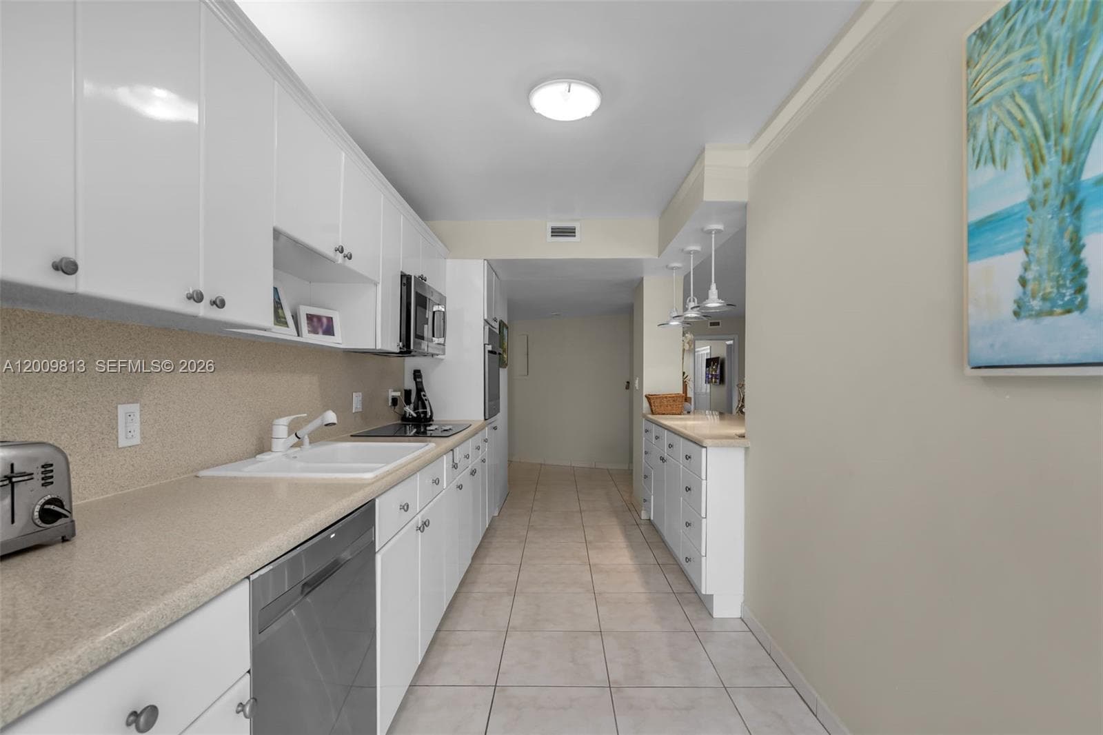 600 Grapetree Dr, Key Biscayne FL 33149 — 19