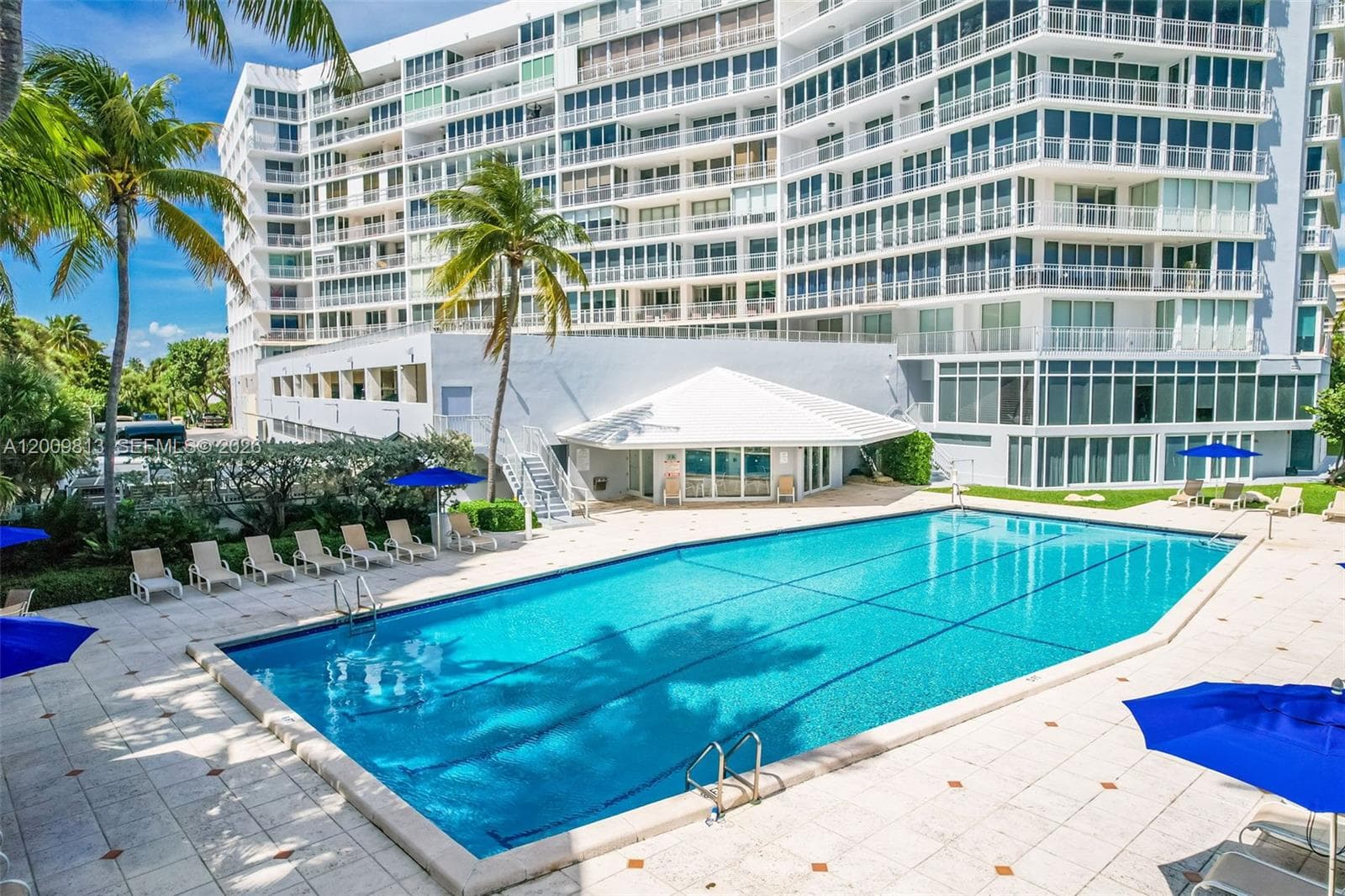 600 Grapetree Dr, Key Biscayne FL 33149 — 25