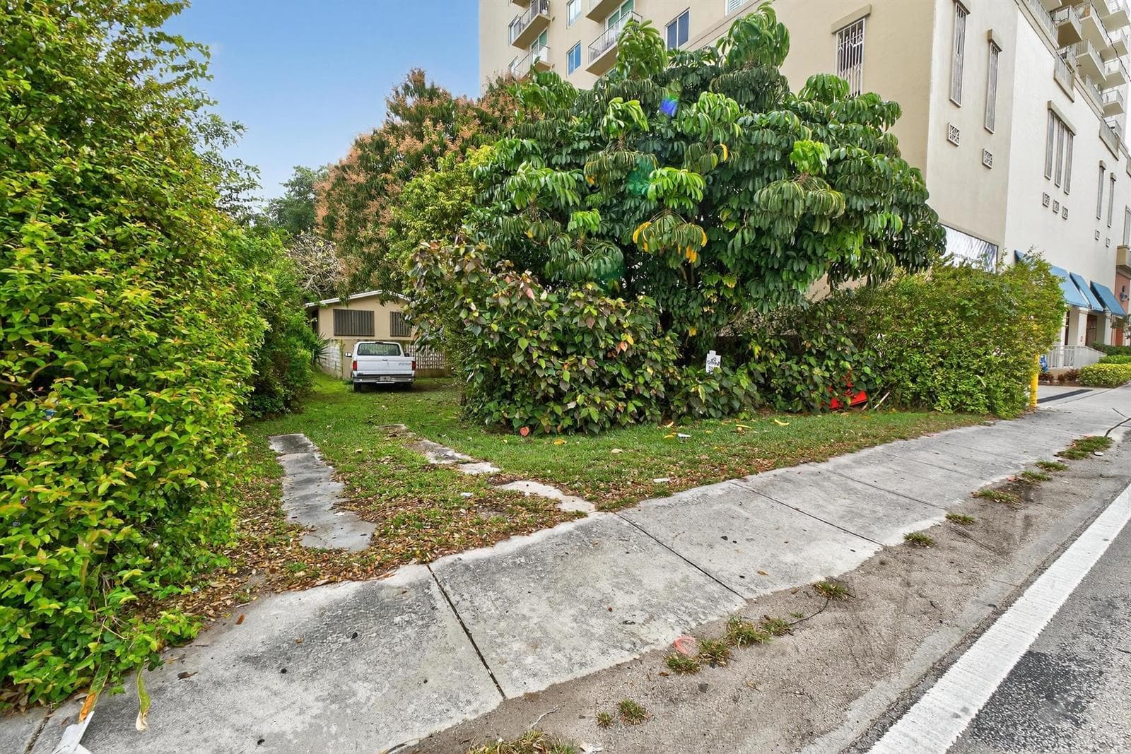 975 SW 37th Avenue, Miami FL 33135 — 2