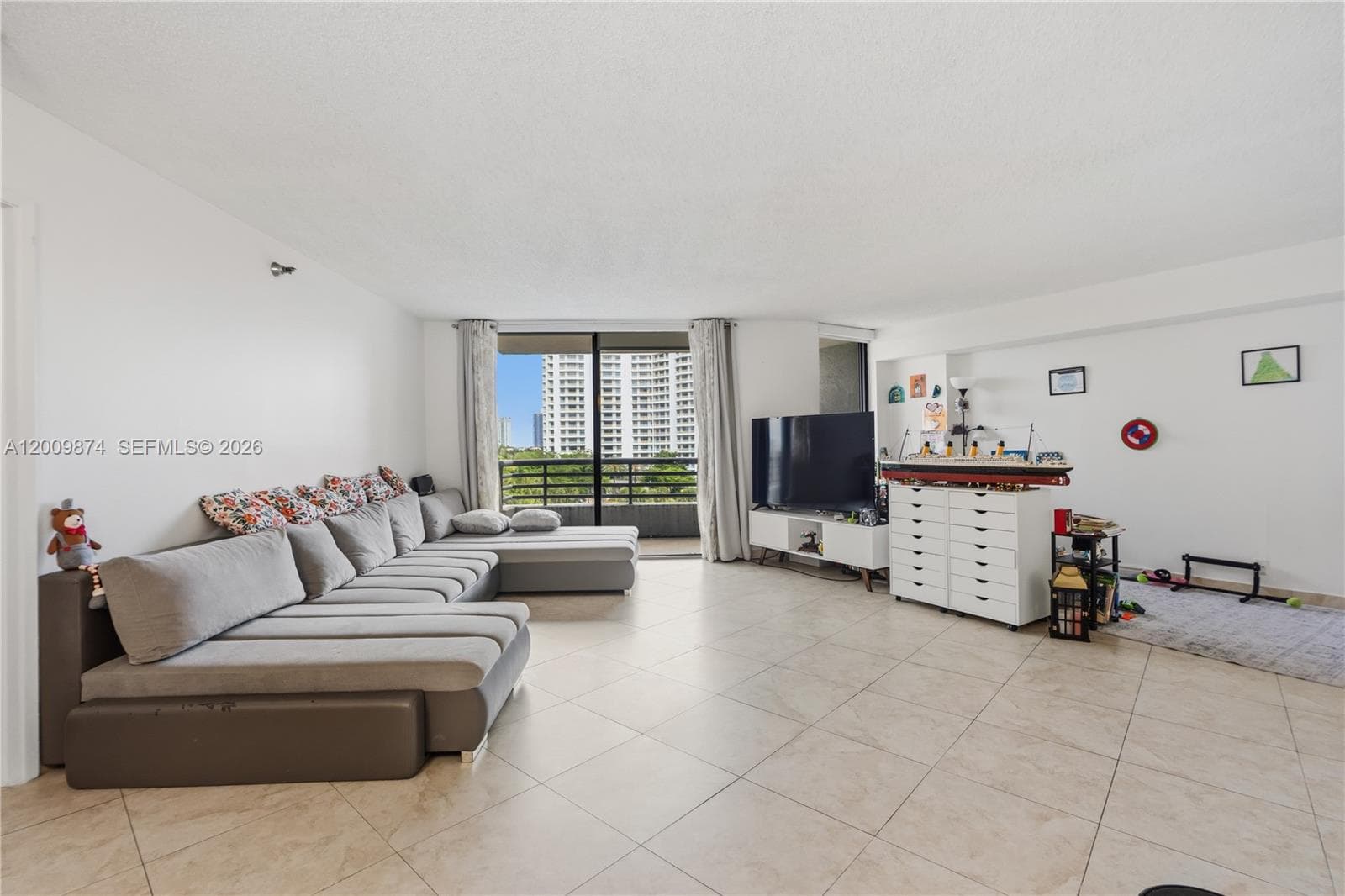 3300 NE 191st St # 609, Aventura FL 33180 — 1