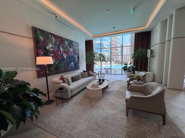 77 SE 5 ST # 1806, Miami FL 33131 — 33