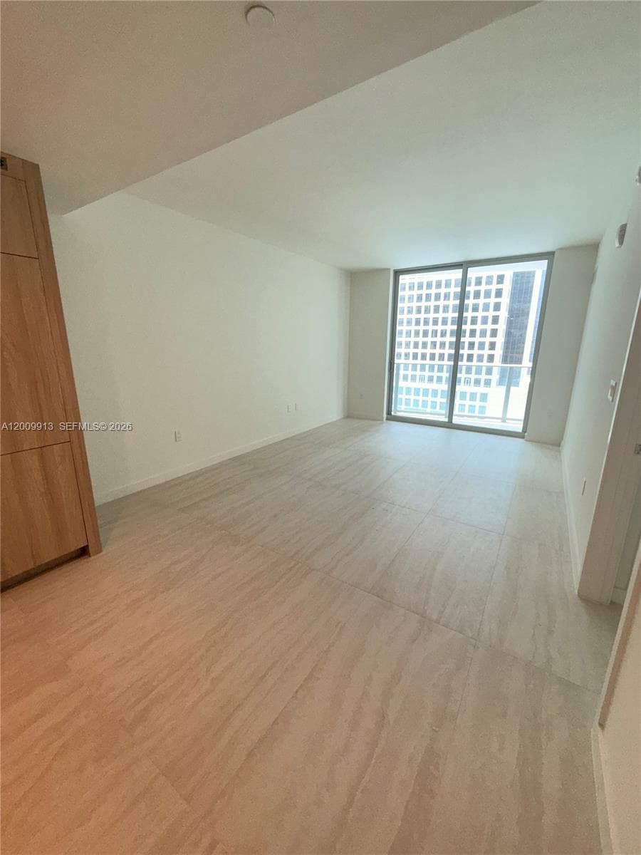 77 SE 5TH ST # 1811, Miami FL 33131 — 12