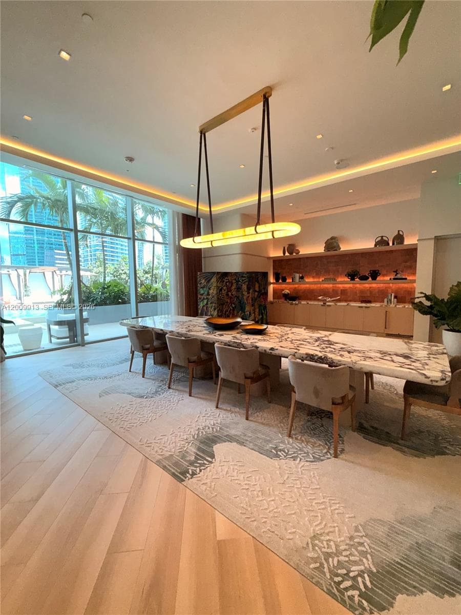77 SE 5TH ST # 1811, Miami FL 33131 — 53