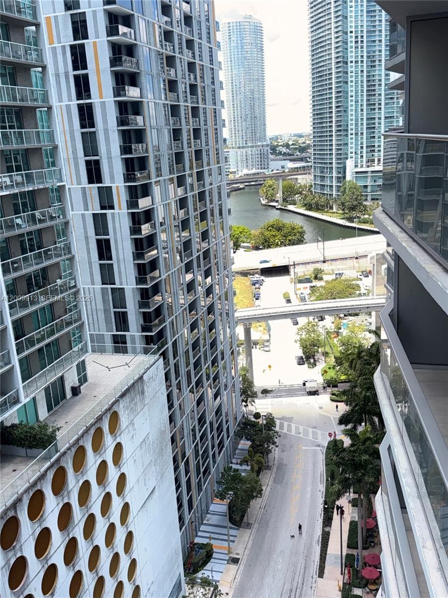 77 SE 5TH ST # 1811, Miami FL 33131 — 26