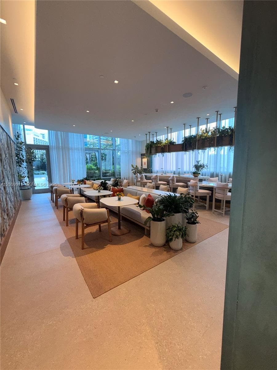 77 SE 5TH ST # 1811, Miami FL 33131 — 7