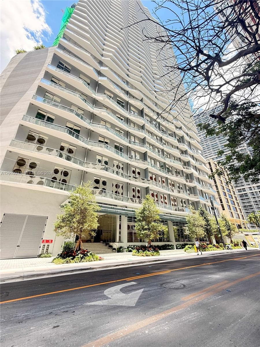 77 SE 5TH ST # 1811, Miami FL 33131 — 1