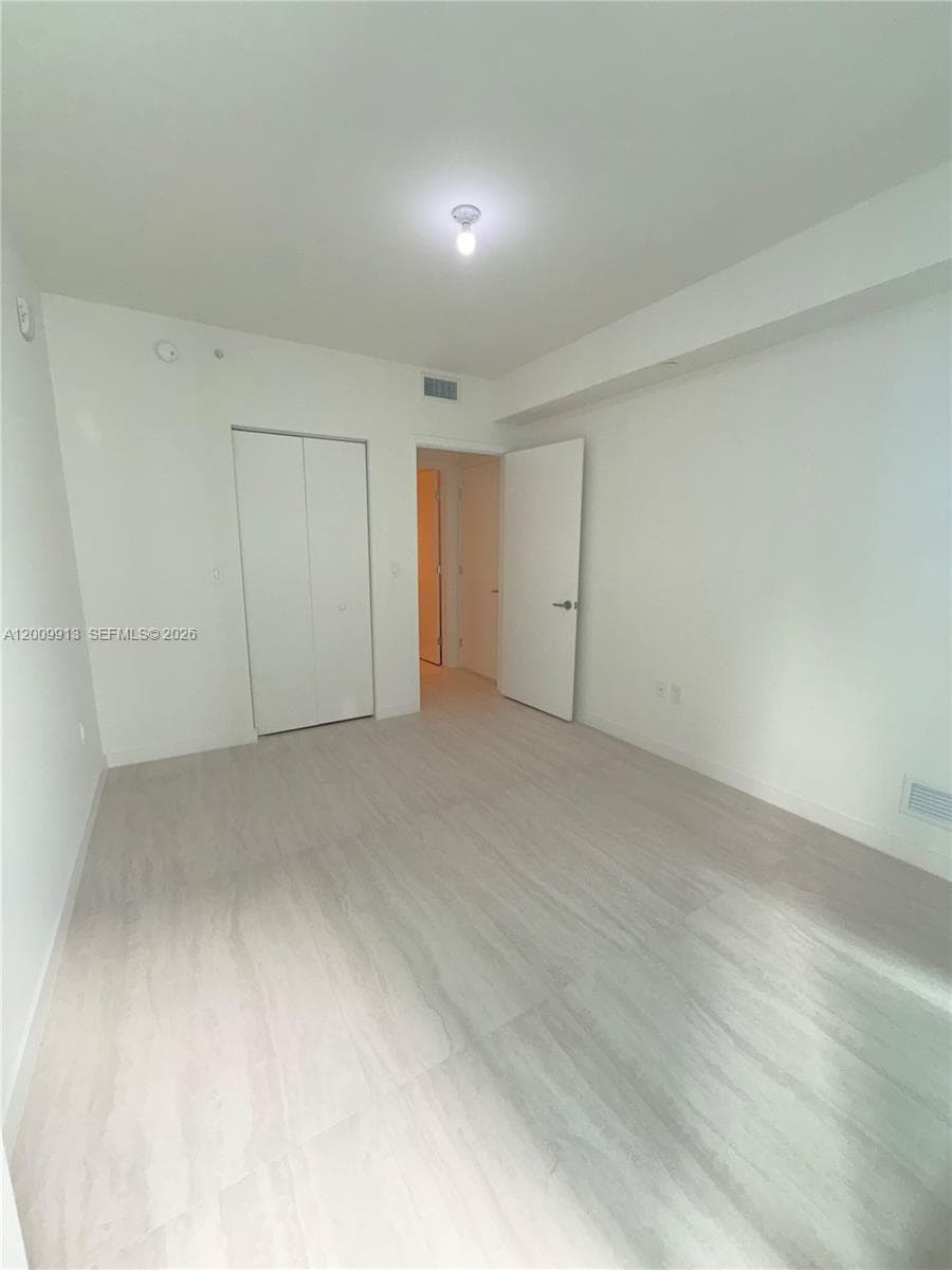 77 SE 5TH ST # 1811, Miami FL 33131 — 20