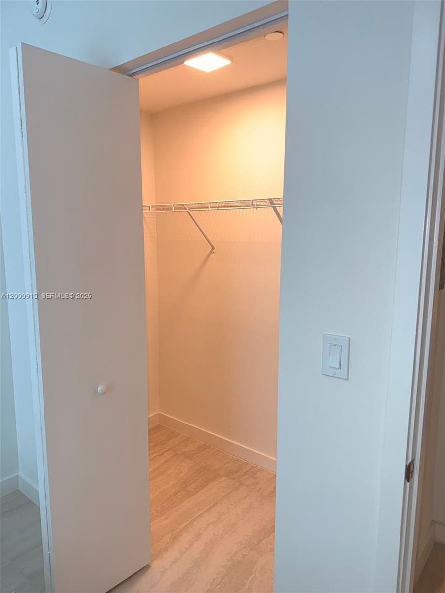 77 SE 5TH ST # 1811, Miami FL 33131 — 24