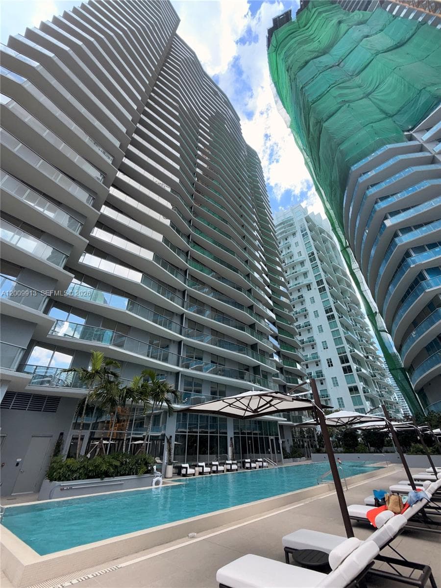 77 SE 5TH ST # 1811, Miami FL 33131 — 30