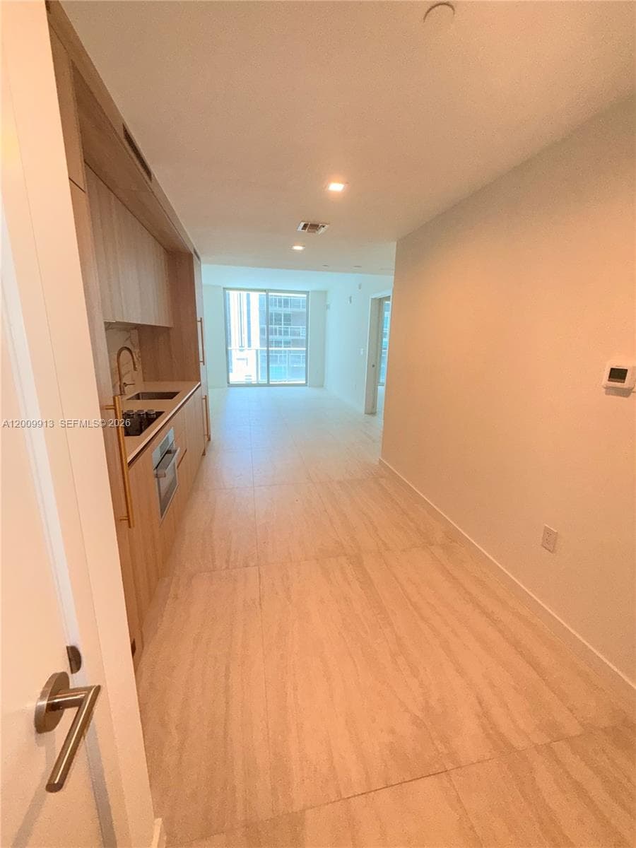 77 SE 5TH ST # 1811, Miami FL 33131 — 10