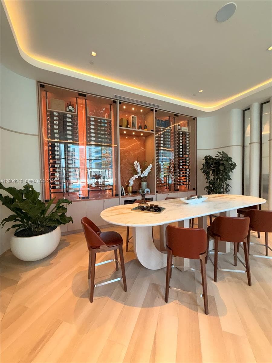 77 SE 5TH ST # 1811, Miami FL 33131 — 37