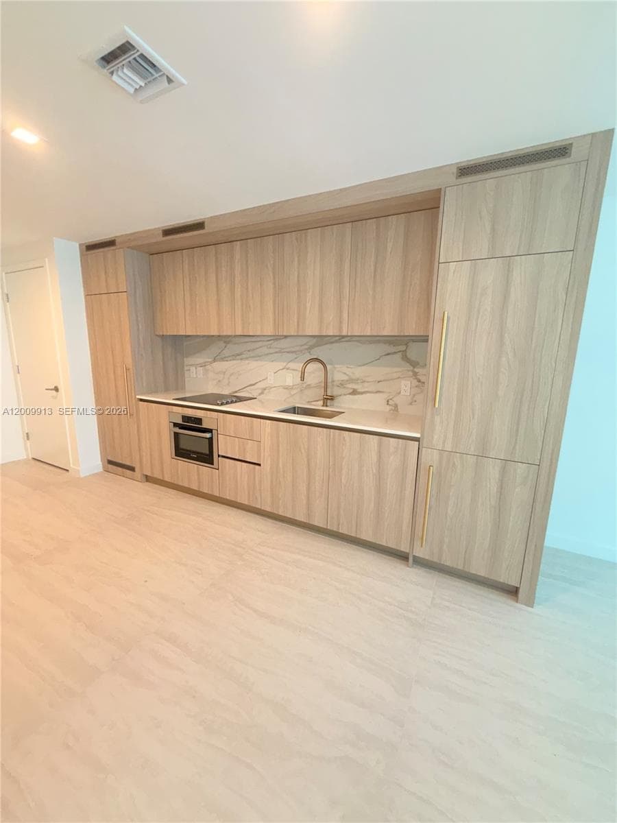 77 SE 5TH ST # 1811, Miami FL 33131 — 15