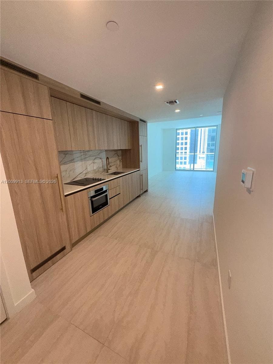 77 SE 5TH ST # 1811, Miami FL 33131 — 11