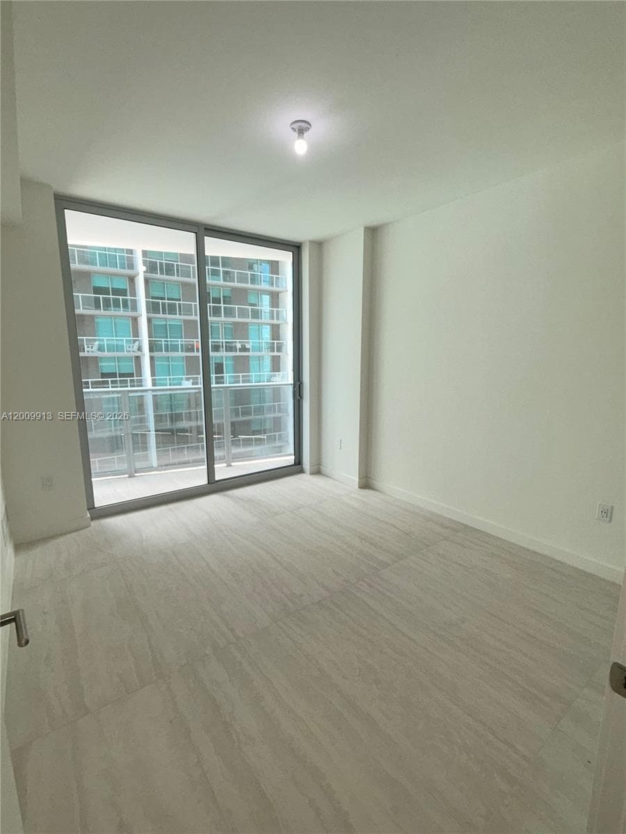 77 SE 5TH ST # 1811, Miami FL 33131 — 19
