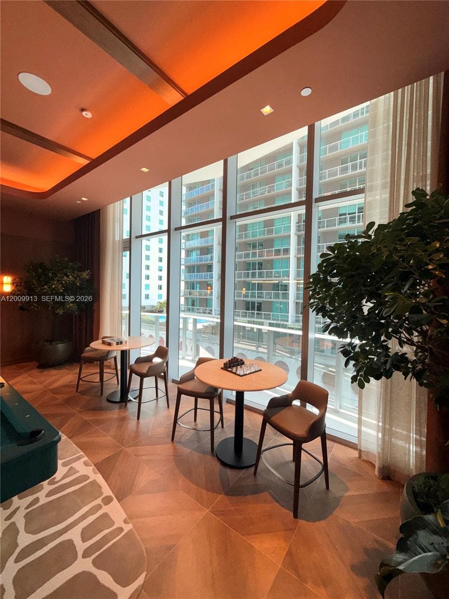 77 SE 5TH ST # 1811, Miami FL 33131 — 35