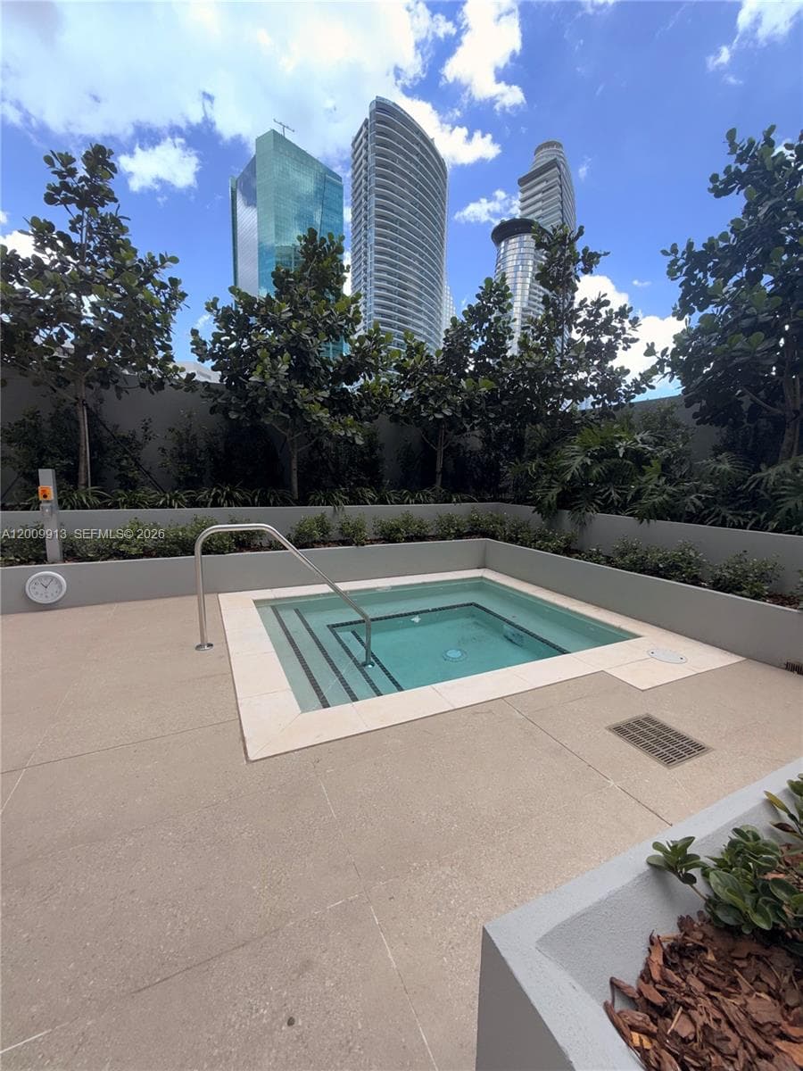 77 SE 5TH ST # 1811, Miami FL 33131 — 31