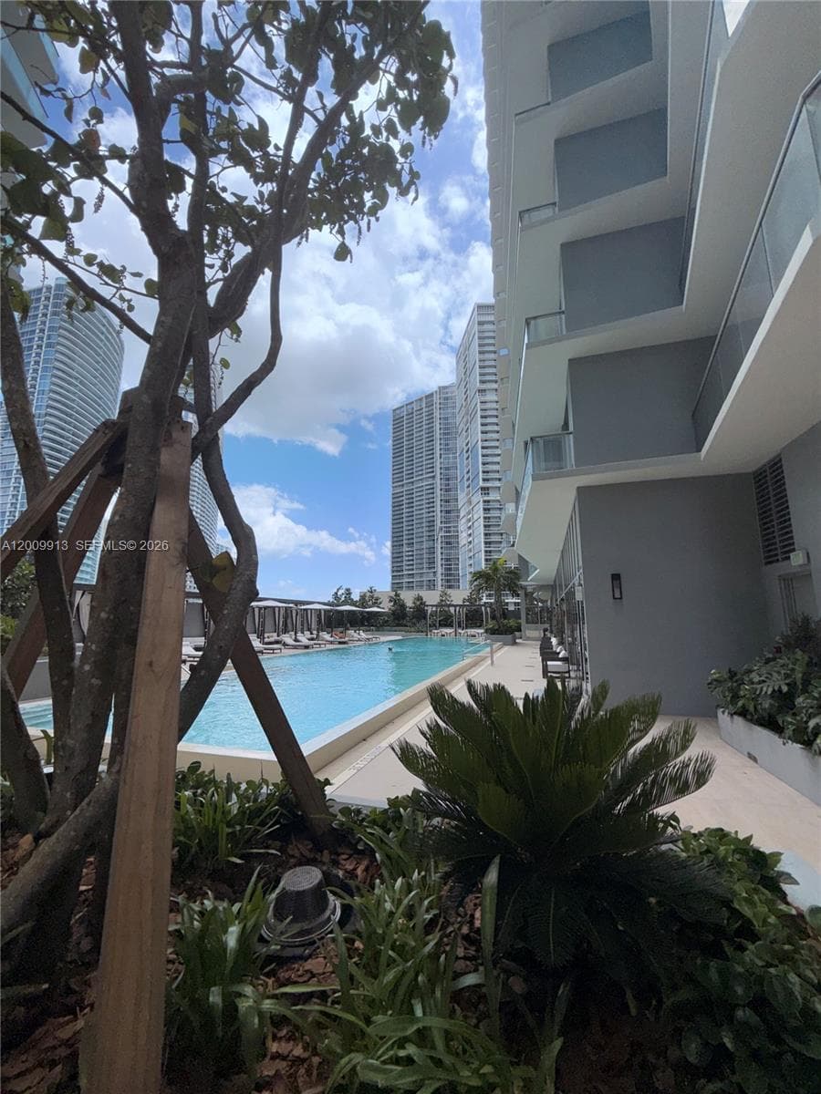 77 SE 5TH ST # 1811, Miami FL 33131 — 29