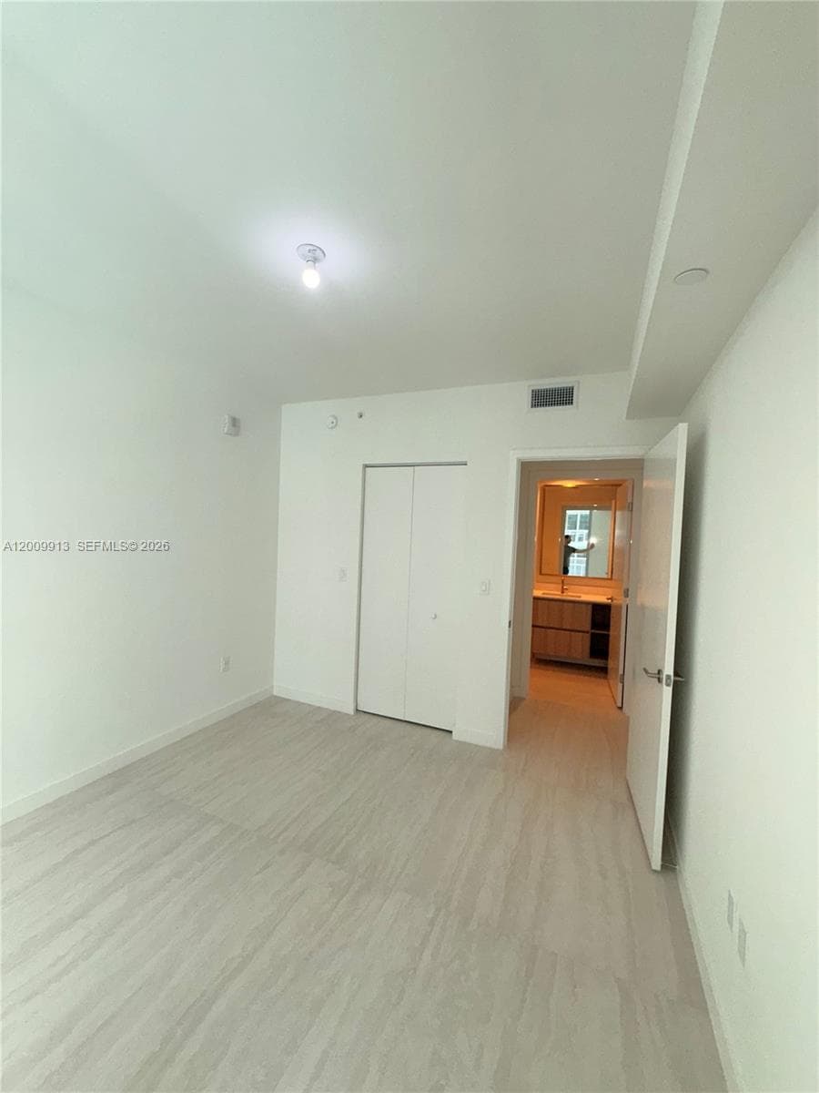 77 SE 5TH ST # 1811, Miami FL 33131 — 21
