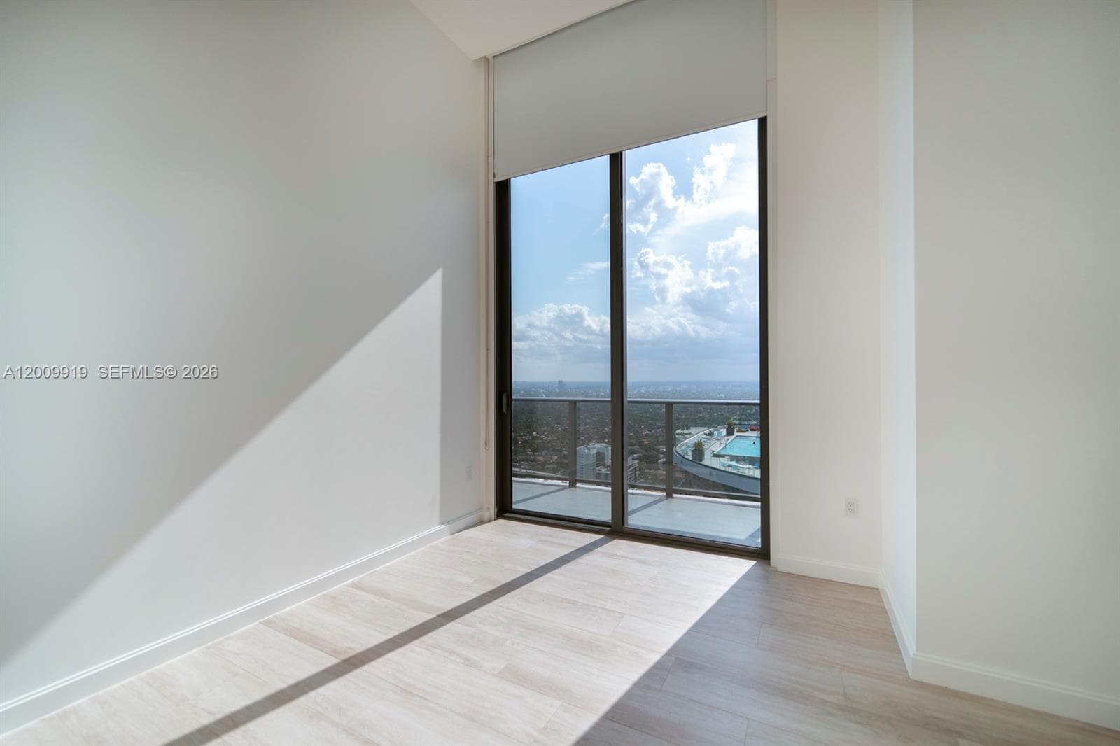 45 SW 9th St # 4906, Miami FL 33130 — 32