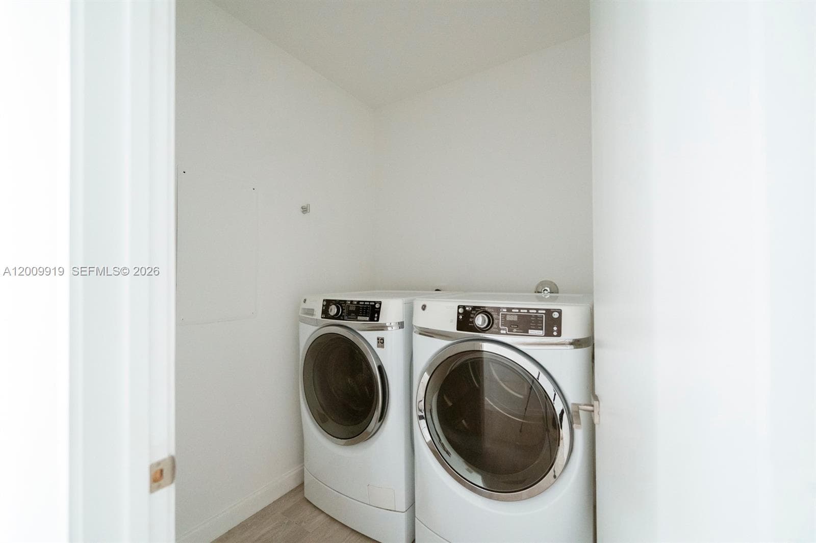 45 SW 9th St # 4906, Miami FL 33130 — 19