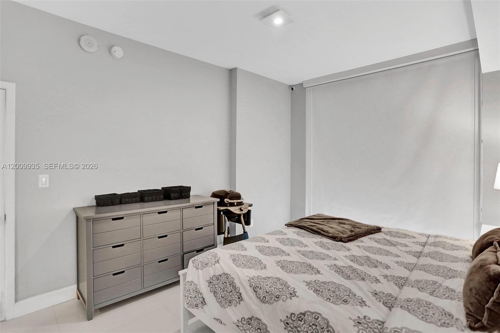 400 Sunny Isles Blvd # 2021, Sunny Isles Beach FL 33160 — 24