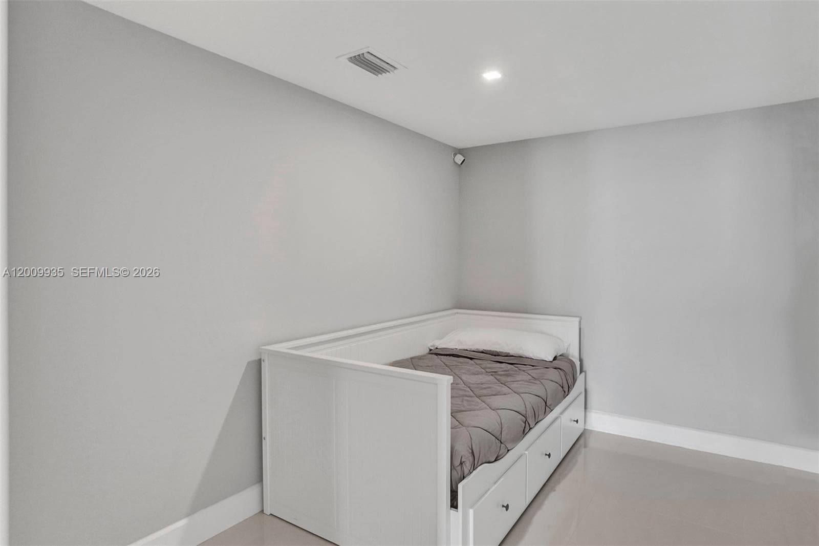 400 Sunny Isles Blvd # 2021, Sunny Isles Beach FL 33160 — 30