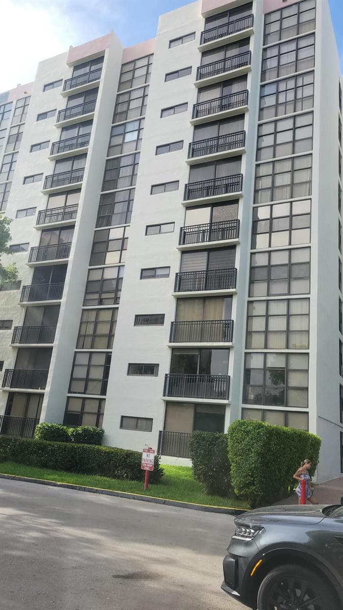 17021 N Bay Road # 608, Sunny Isles Beach FL 33160 — 1