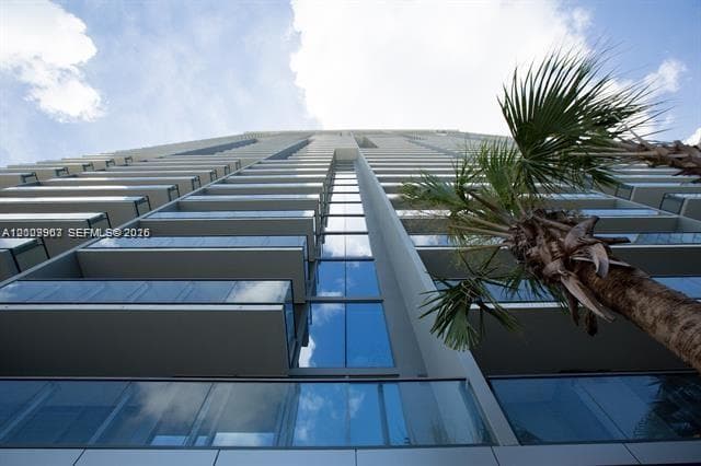 68 SE 6th St # 3210, Miami FL 33131 — 12